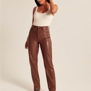 Abercrombie & Fitch Faux Leather Pants – Brown (Curve Love/90s Straight)